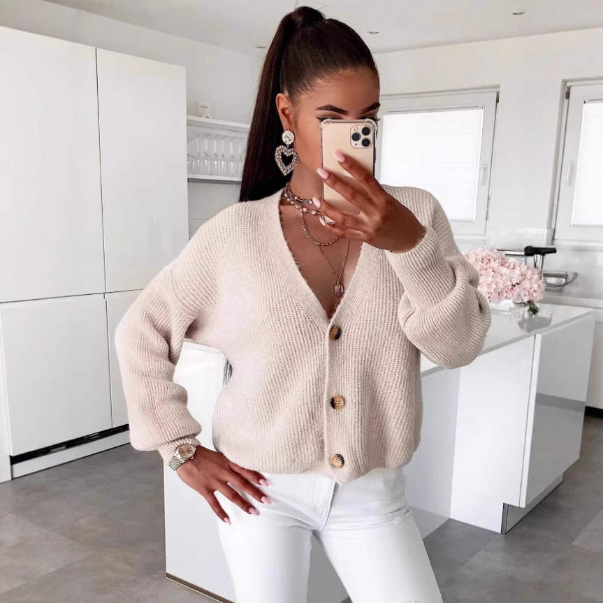 2025 Foreign Trade Autumn and Winter new V-neck short long-sleeved commuter knitted sweater, casual solid color single-breasted cardigan details Picture