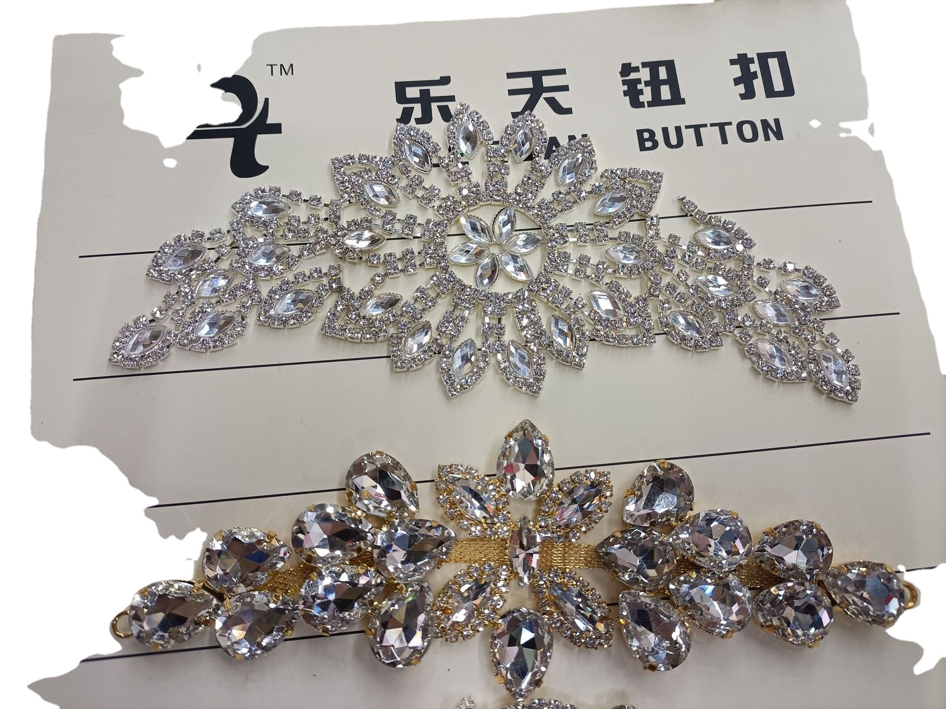 New hand-sewn diamond jewelry accessories, wedding dress accessories, belt decorations, DIY handcrafted materials, rhinestone decals Application Scenario