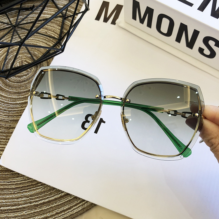 Wholesale of 21 new frameless sunglasses for women's fashion, large-framed trimmed round face UV protection sunglasses Specification image