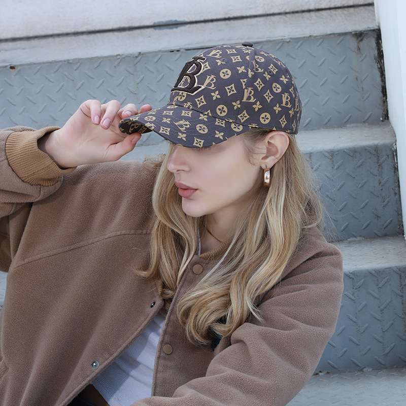 The new product is now available with embroidered letters LB fully printed on Douyin. It's a trendy and fashionable choice for young, middle-aged and elderly couples, providing sun protection and shade Specification image