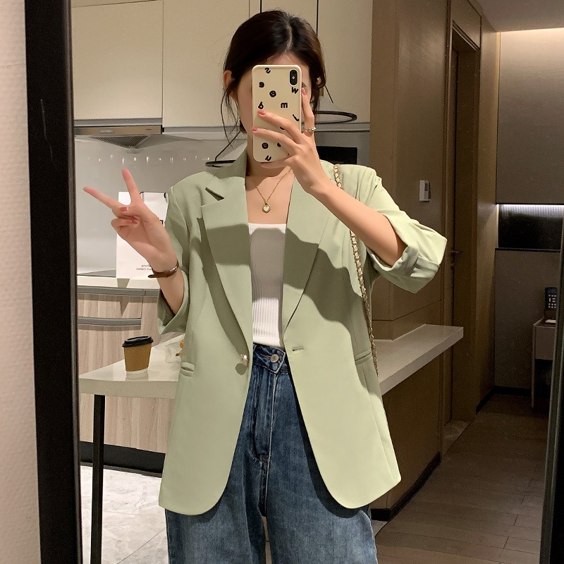 A short three-quarter sleeve small suit jacket for women, a new Spring/Summer 2025 style for petite, casual, waist-cinching and thin suit jacket details Picture