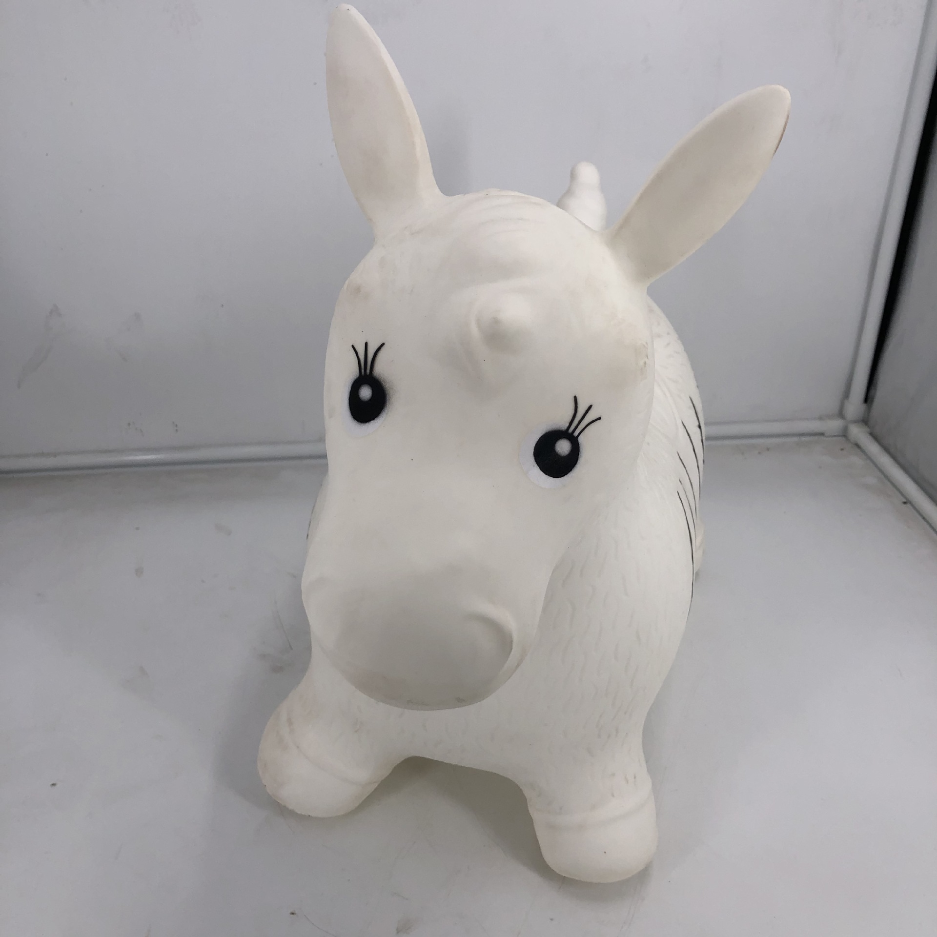 Thickened animal music painting, jumping animal, white inflatable glowing pop jumping horse Specification image