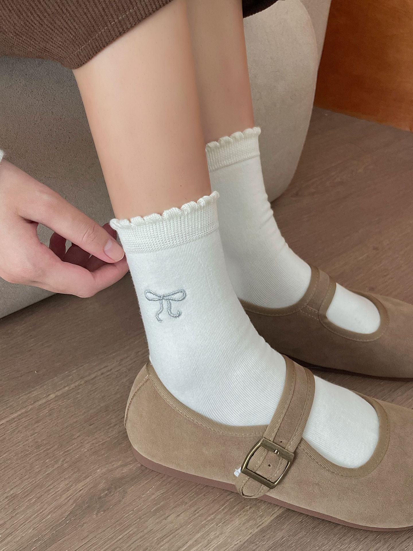 One-piece consignment of socks from the street stall: ballet-style lace embroidery bow socks, combed cotton Japanese-style miu style white mid-calf socks, grey pile socks pic 18