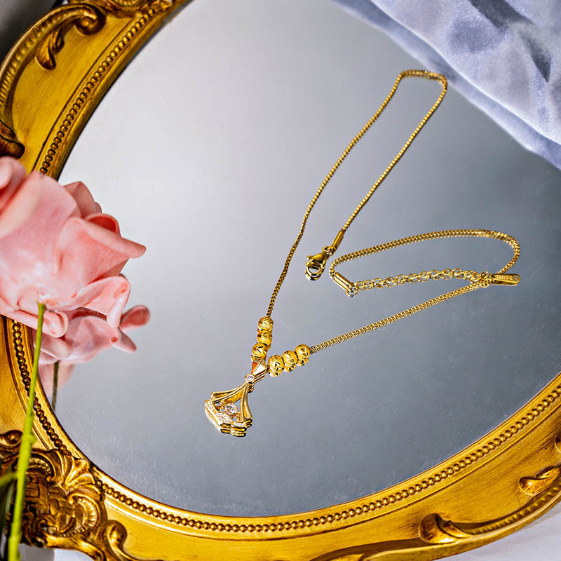 A versatile and dynamic Ginkgo leaf necklace with a high-end design sense, a niche and light luxury diamond-encrusted collarbone chain accessory wholesale A versatile and dynamic Ginkgo leaf necklace with a high-end design sense, a niche and light luxury diamond-encrusted collarbone chain accessory wholesale