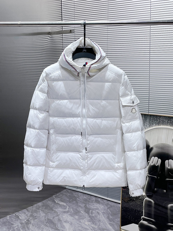 Winter Korean-style men's warm hooded down jacket is versatile, trendy, simple, casual and cool white duck down jacket Application Scenario