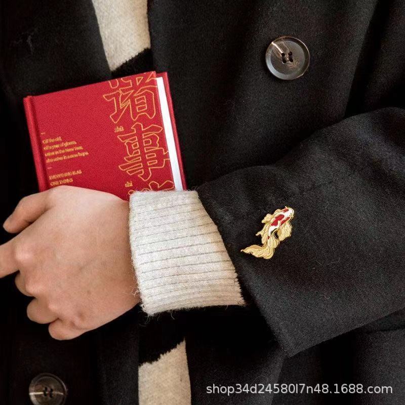 Chinese wind Fairy Crane Deer brooch Retro lotus Koi metal badge men's and women's personality creative pin accessories trend details Picture