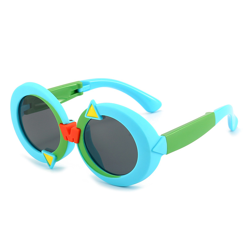 New Manufacturers Wholesale Silicone Polarized Children's Sunglasses Large Frame Round Sunglasses Baby Sunglasses 8-057 Application Scenario