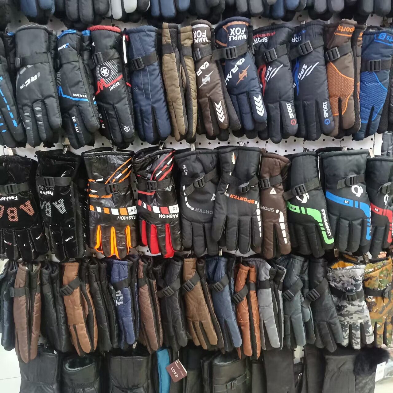 Cross-border adult gloves, thickened and fleece warm gloves, windproof and rainproof cycling gloves, accessories, wholesale from street stalls details Picture
