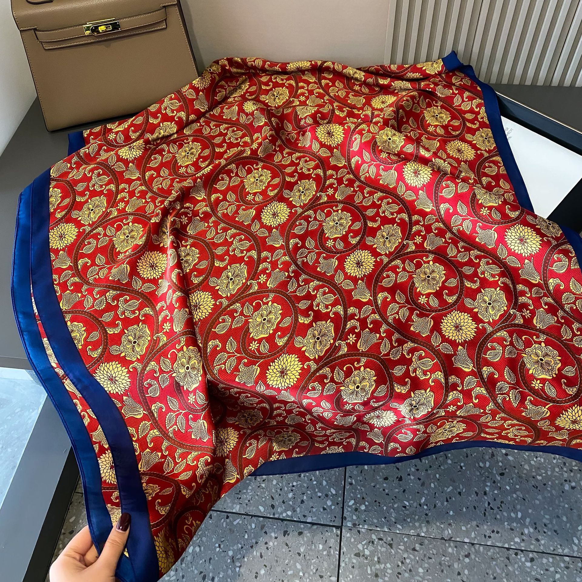 "National trend silk scarf, brocade, high-end long scarf, women's summer travel sun protection, imitation silk printed, Hangzhou silk. Specification image