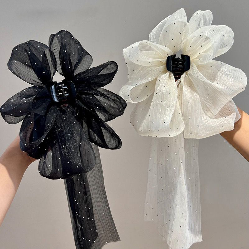 French-style black silk satin, extra-large bow ribbon hair clip, spring clip, back of the head, claw clip hair clip headwear Application Scenario