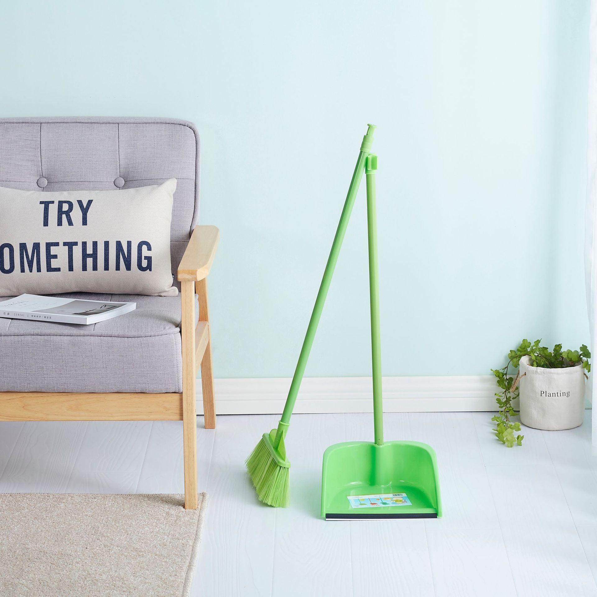 Hot-selling household plastic broom and dustpan sets, wholesale of broom and dustpan sets, department stores, supermarkets, street stalls and small shops details Picture