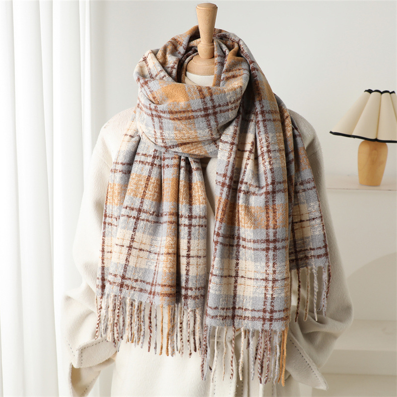 Korean-style checkered loop gauze imitation cashmere shawl scarf, suitable for both men and women, warm and fashionable autumn and winter commuting tassel scarf details Picture
