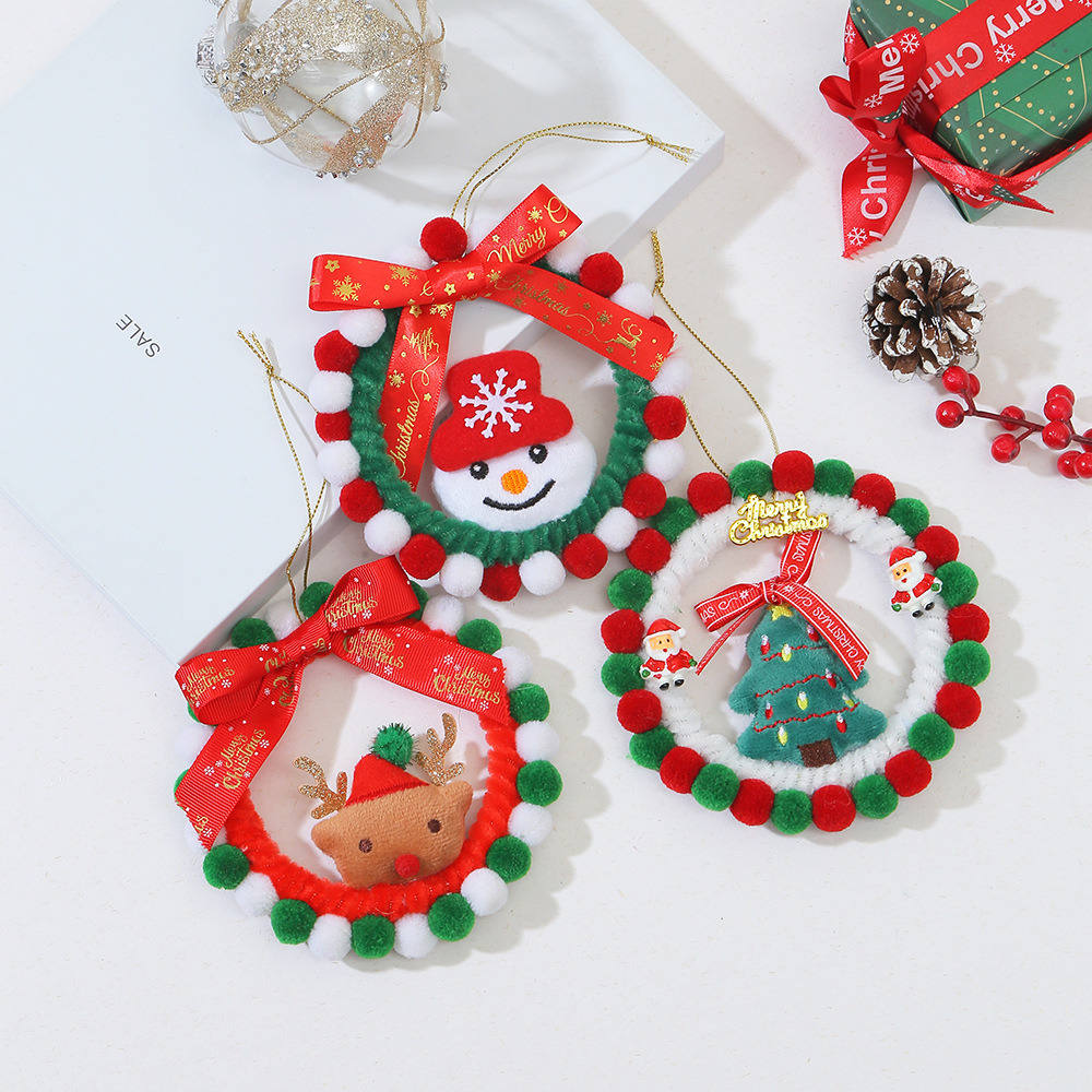 跨境圣诞节花环橱窗门上小鹿圣诞元素氛围感场景布置工厂直销