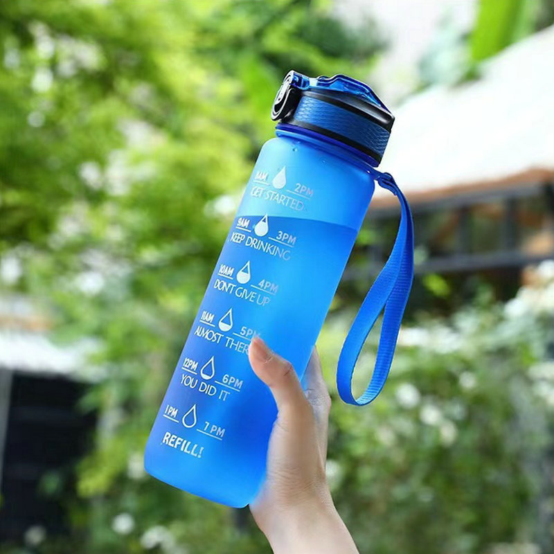 Large Capacity Outdoor Fitness Sports Kettle Gradient Water Bottle Frosted Straight Drink Cup Portable Lift With Car Bounce Lid Cup Application Scenario