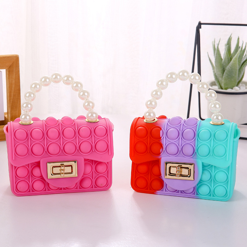 Manufacturers Directly Supply Silicone Jelly Bag Silicone Purse Children Crossbody Double-Sided Bubble Pearl Handbag Chain Bag Application Scenario