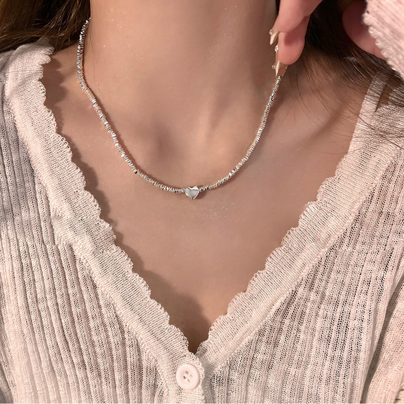 Geometric silver-shaped square heart-shaped necklace, a niche design of light luxury irregular collarbone chain, a trend of layered necklaces Specification image