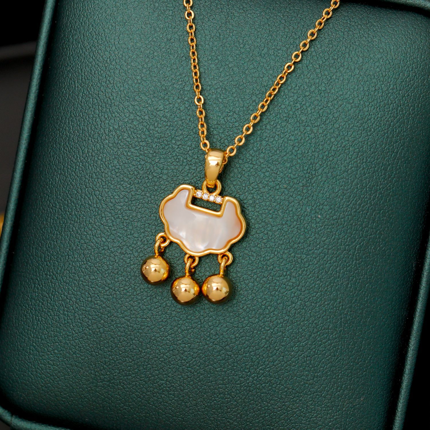 Hyacinth Lifetime Lock Love Peace and Good Fortune Lock Necklace, a new Chinese-style white mother-of-pearl versatile national trend light luxury niche high-end necklace Specification image