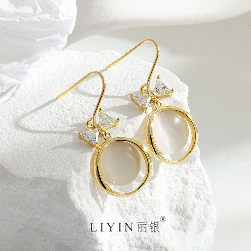Cat's eye stone light luxury earrings and pendants are stylish, fashionable and versatile