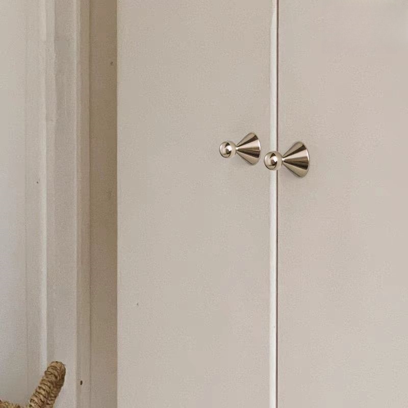 French-style zinc alloy wardrobe door handle, modern and simple chrome-plated bright silver drawer, single-hole cabinet solid handle