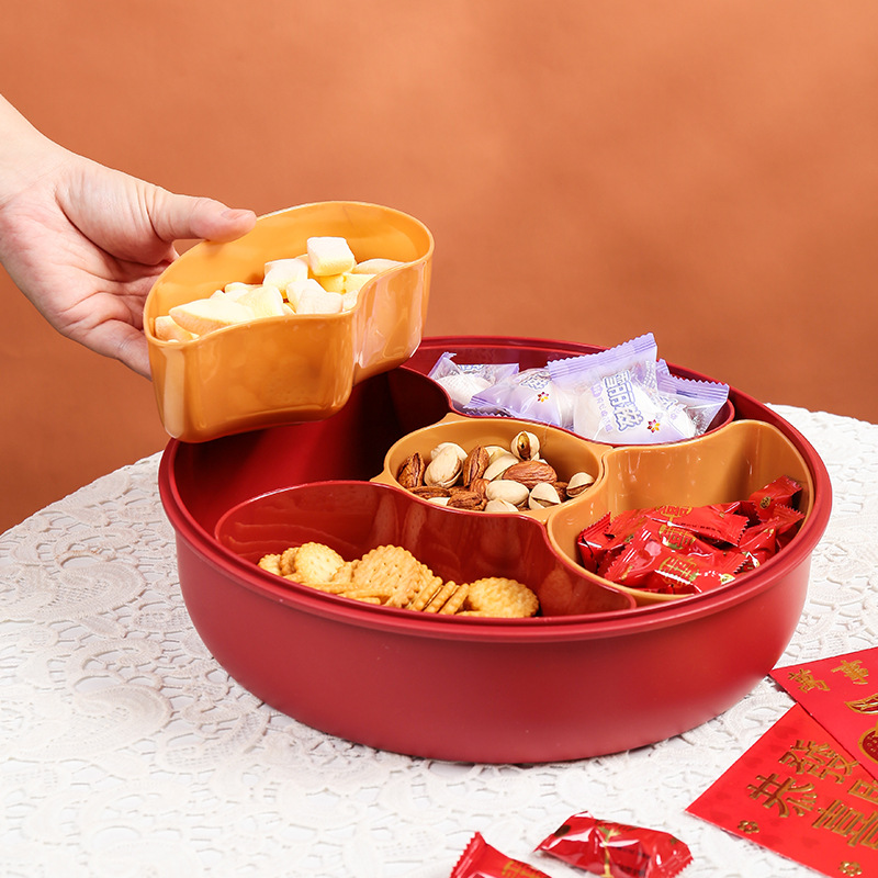小简舞狮分格圆形糖果盒过年塑料果盘盒家用零食盒 Application Scenario