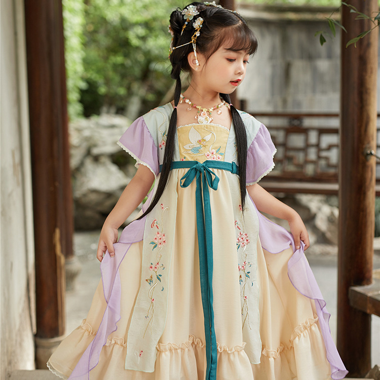 龙唐绣汉服儿产品图