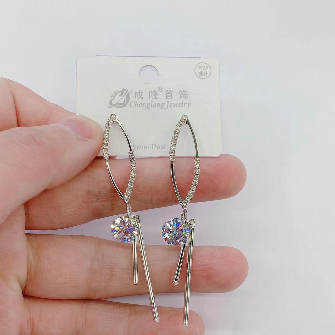 【 Silver Needle 】 Geometric Spliced AAA Zircon Summer Stylish Women's Silver Needle earrings, a bestseller for Internet celebrities and live-streamers Application Scenario
