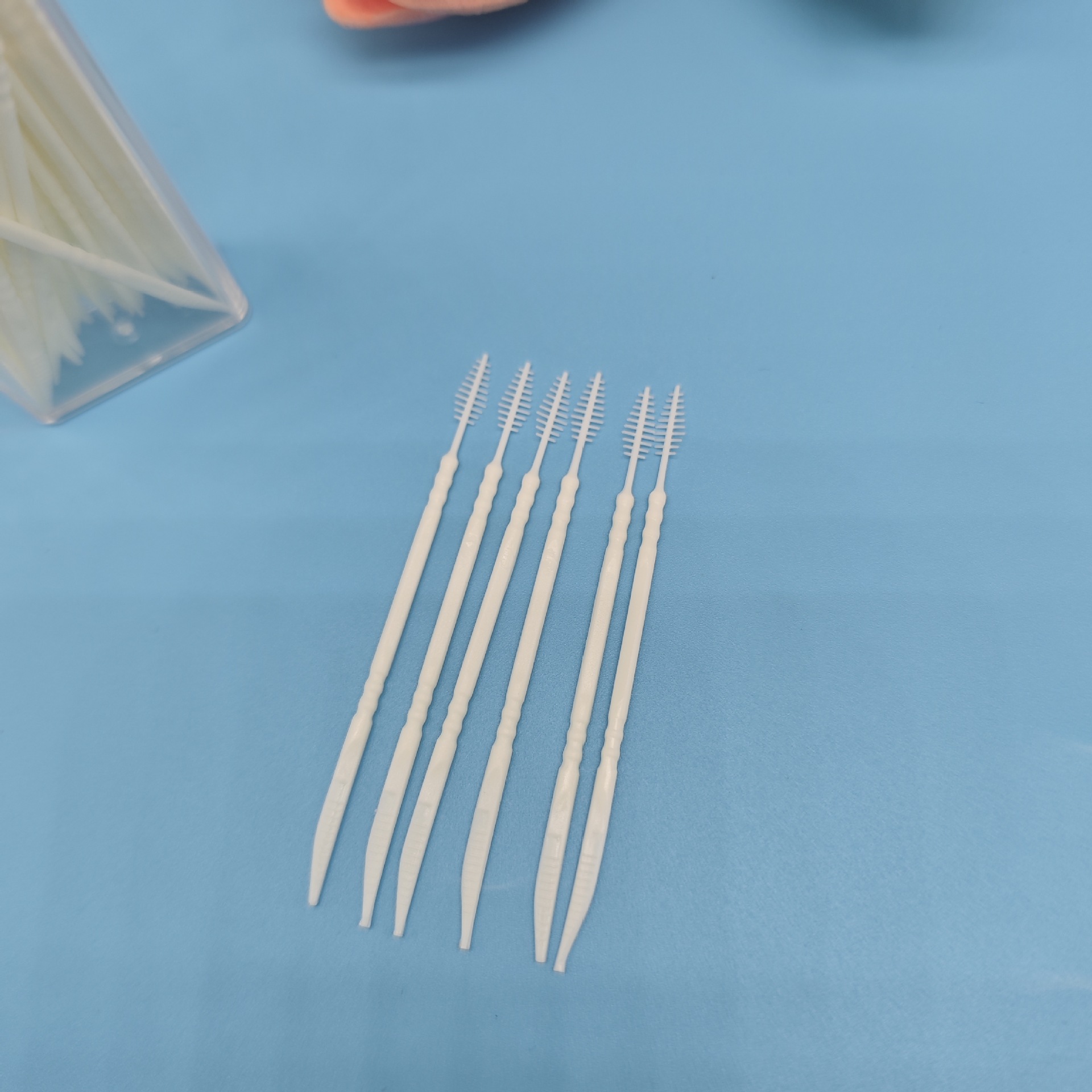 厂家批发现货60支盒子装魚骨牙签清洁携带口腔剔牙盒子装魚骨牙