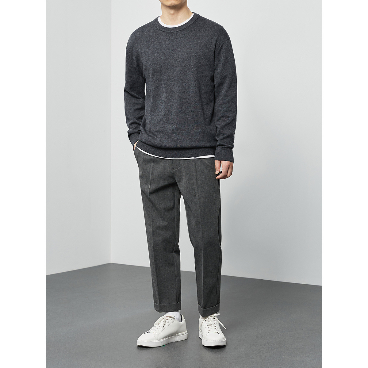 Momeck men's round-neck thin men's knitted sweater 2024 Autumn New style Basic base sweater for men 2338 Application Scenario