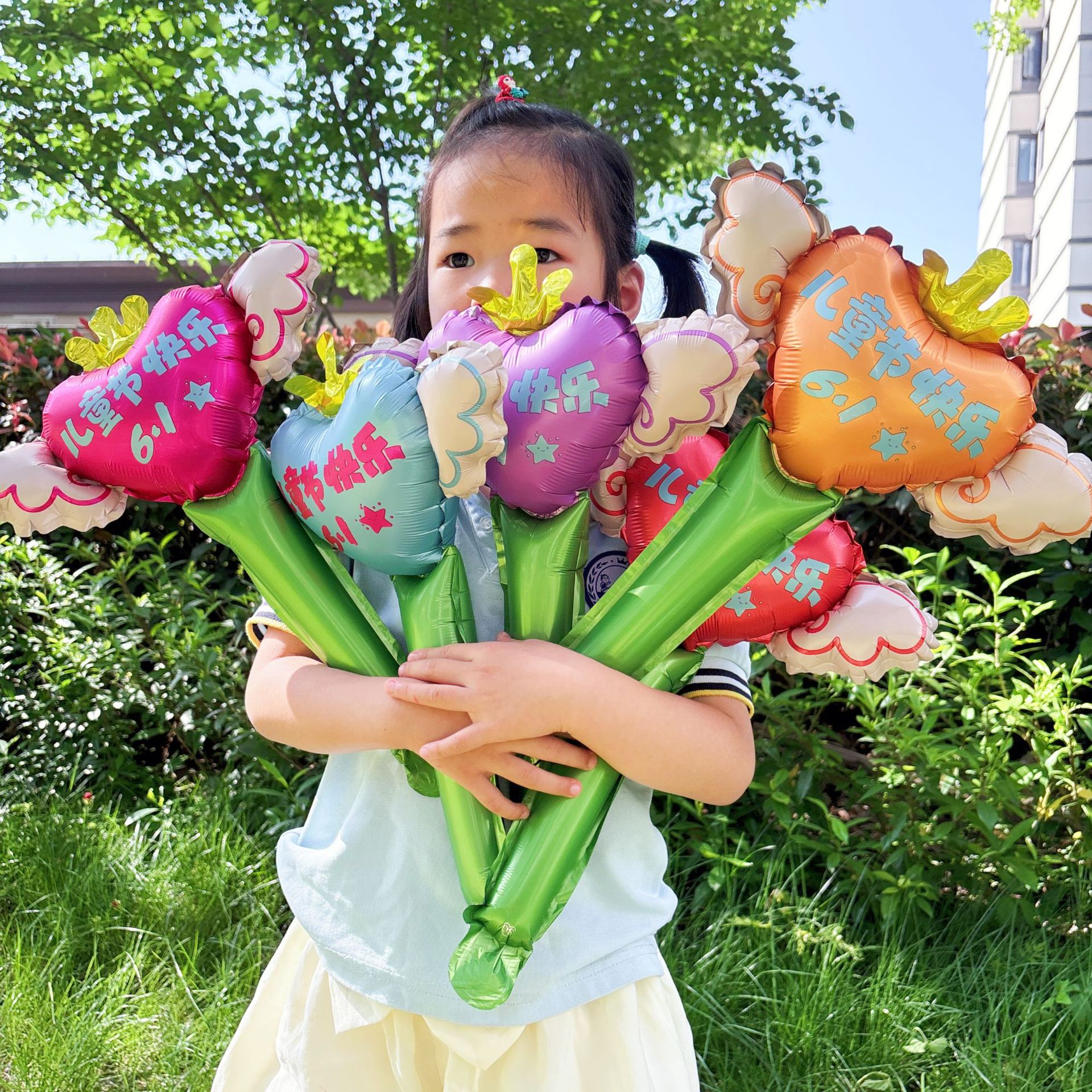 六一儿童节手持气球卡通铝膜花束装饰拍照道具幼儿园派对布置图