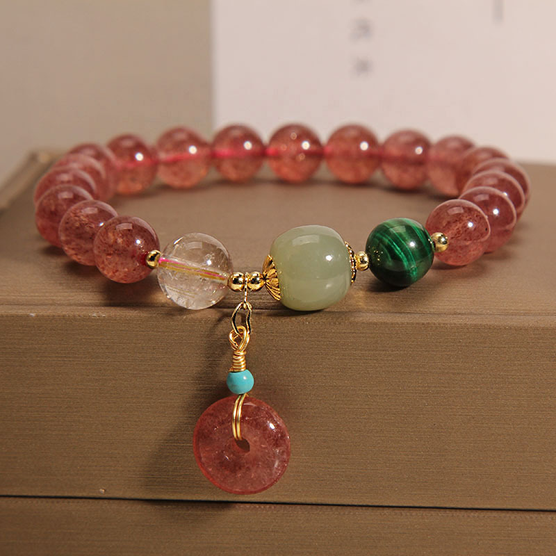 Brazalete de cristal de fresa natural para mujeres ins nicho delicado ligero de lujo hebilla de paz colgante cadena de mano regalo de estudiante mejor amiga details Picture