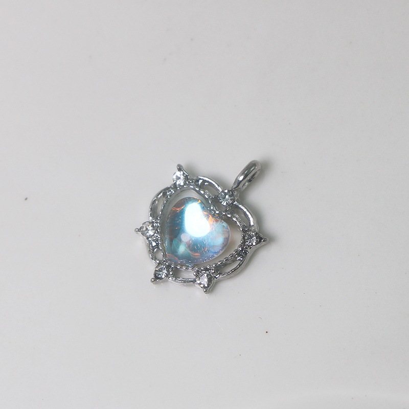 Best-selling moonstone heart-shaped fairy accessory diy handcrafted jewelry, earrings, bracelets, necklaces, pendant materials Application Scenario