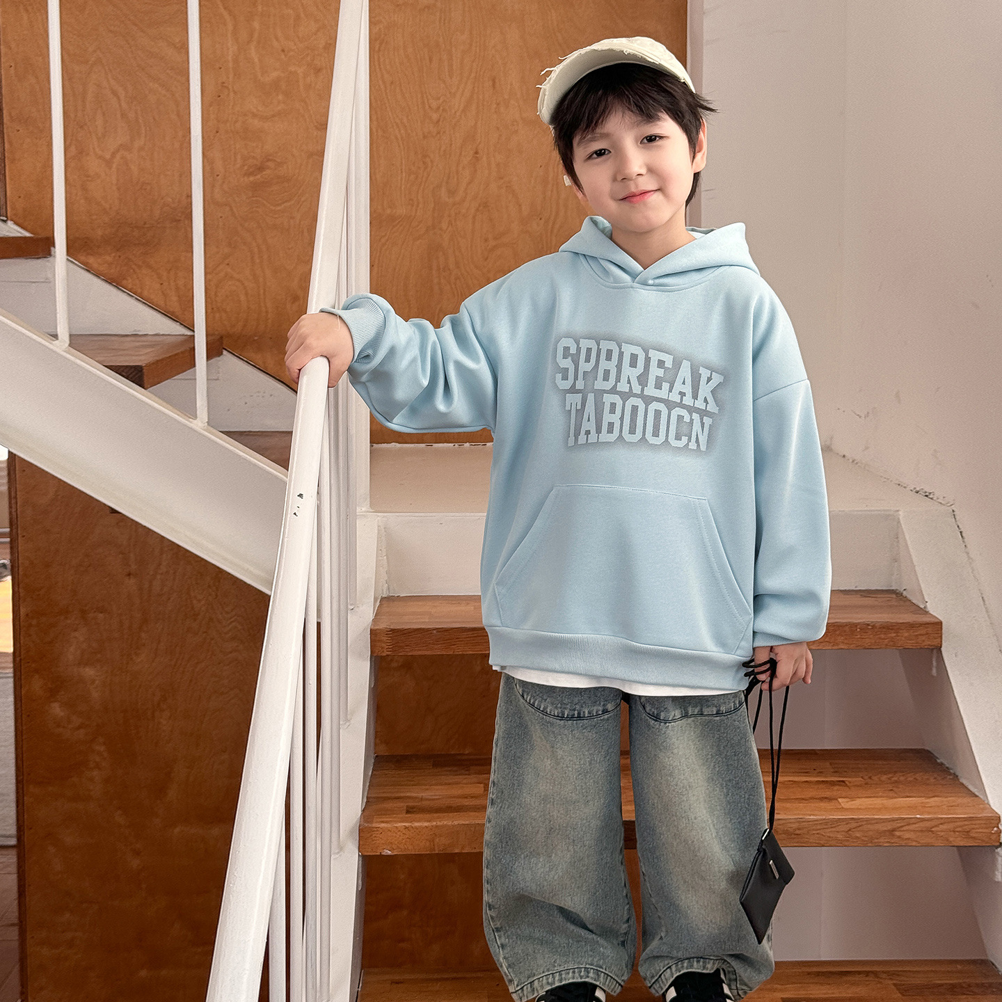 Tongku 2025 Spring New Style Huzhou Zhili Children's Clothing Korean version Boys' letter printed Fashionable hooded children's sweatshirt Specification image