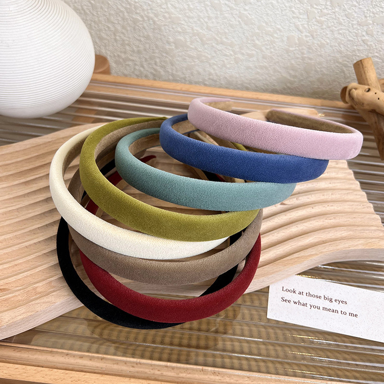 Korean velvet hairbands, facial cleansing hairpins, simple and popular hair accessories, retro thin-edge hairpins, headbands, and hair bunches for going out Application Scenario