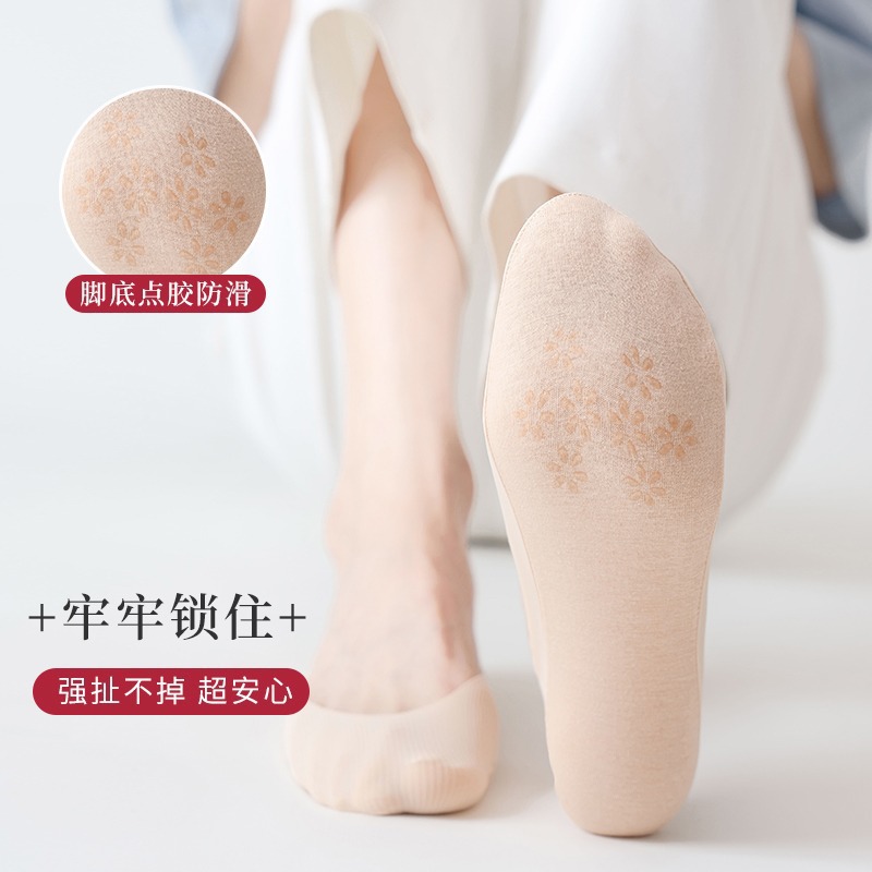 Ice Silk Boat Socks Spring and Summer new simple and trendy women's invisible socks breathable, sweat-absorbing, odor-proof, anti-slip, silicone, no heel drop Application Scenario