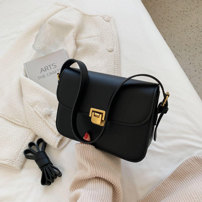 Temperament Women's Bag Women 2022 New Fashion Fashion Simple Crossbody Bag Retro Style One-Shoulder Small Square Bag Application Scenario