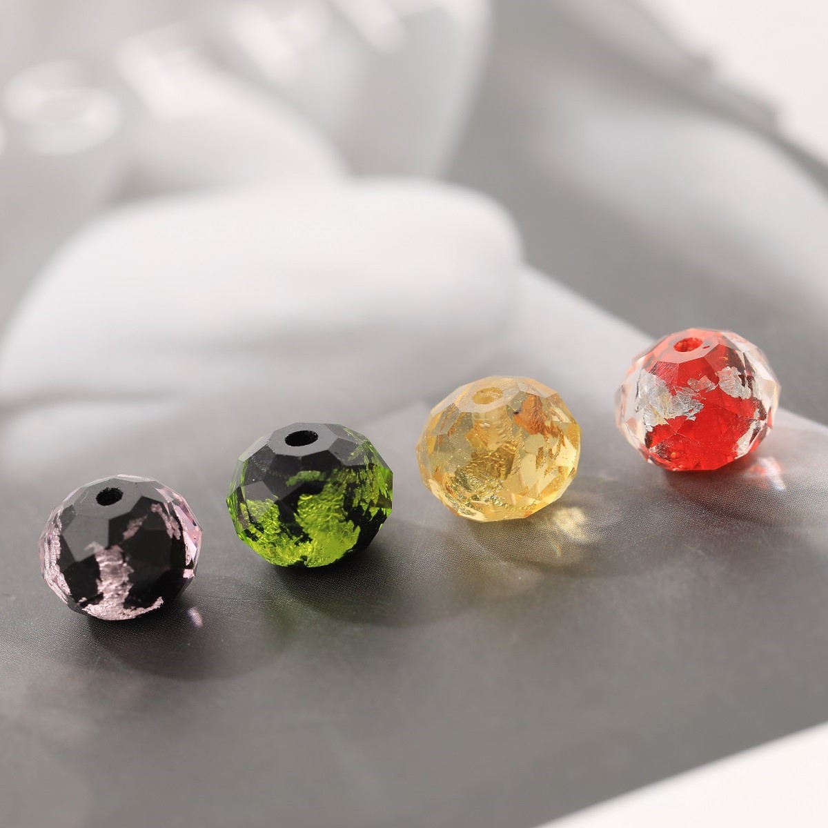 Hanyu Yuan Glass Color Foil Cut Flat Beads diy handcrafted bead material accessories Glass loose beads 100 pieces per pack Application Scenario
