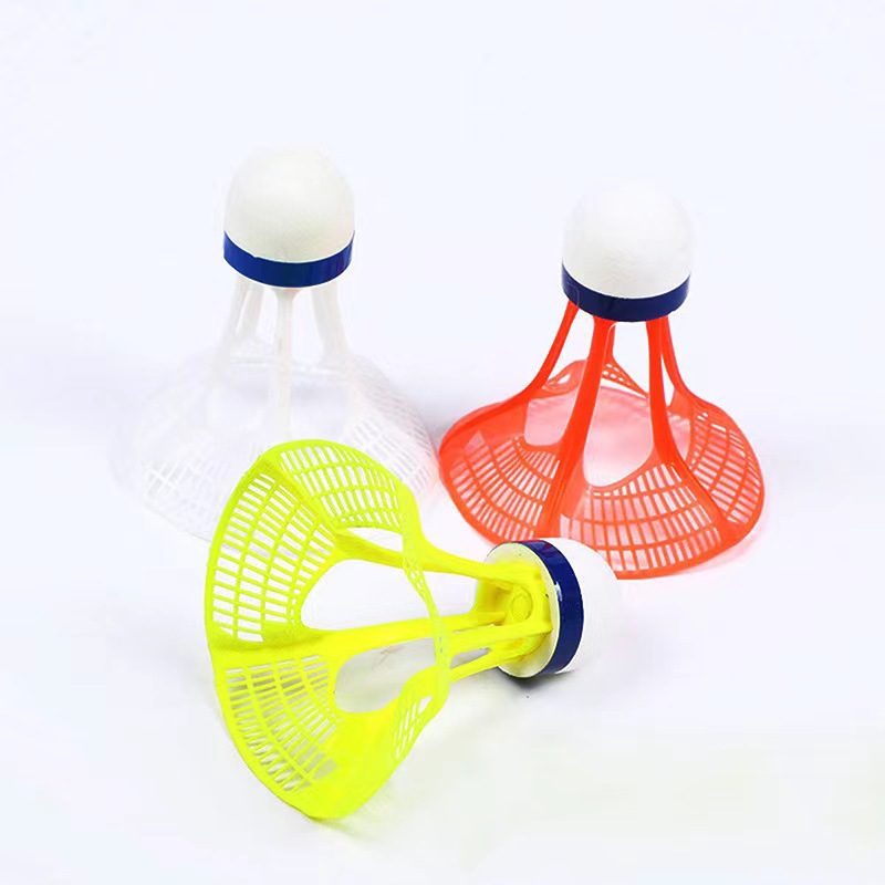 The badminton outdoor plastic nylon ball is wind resistant and not easily broken. The badminton training path is not affected by wind Application Scenario