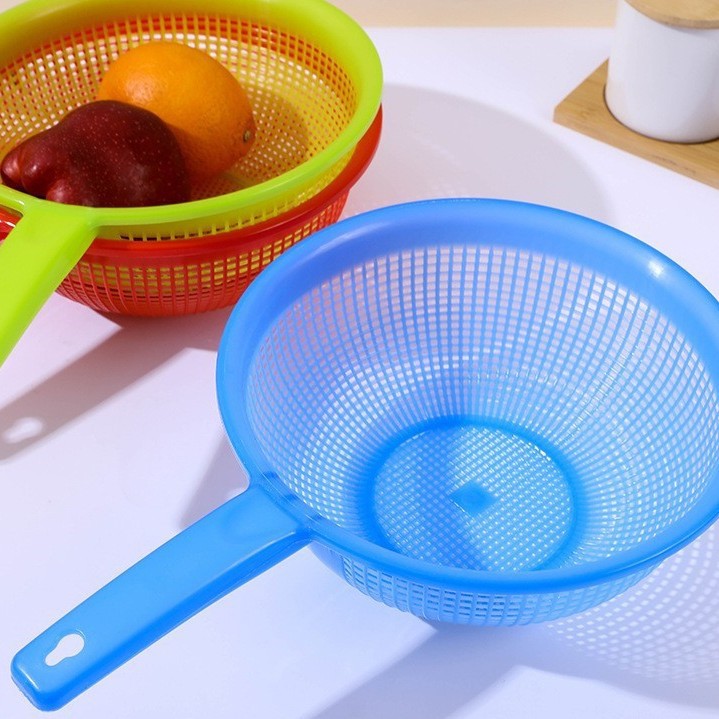 The multi-color plastic strap handle Miro household rice-washing blue draining sieve is a practical handheld rice-washing sieve Specification drawing