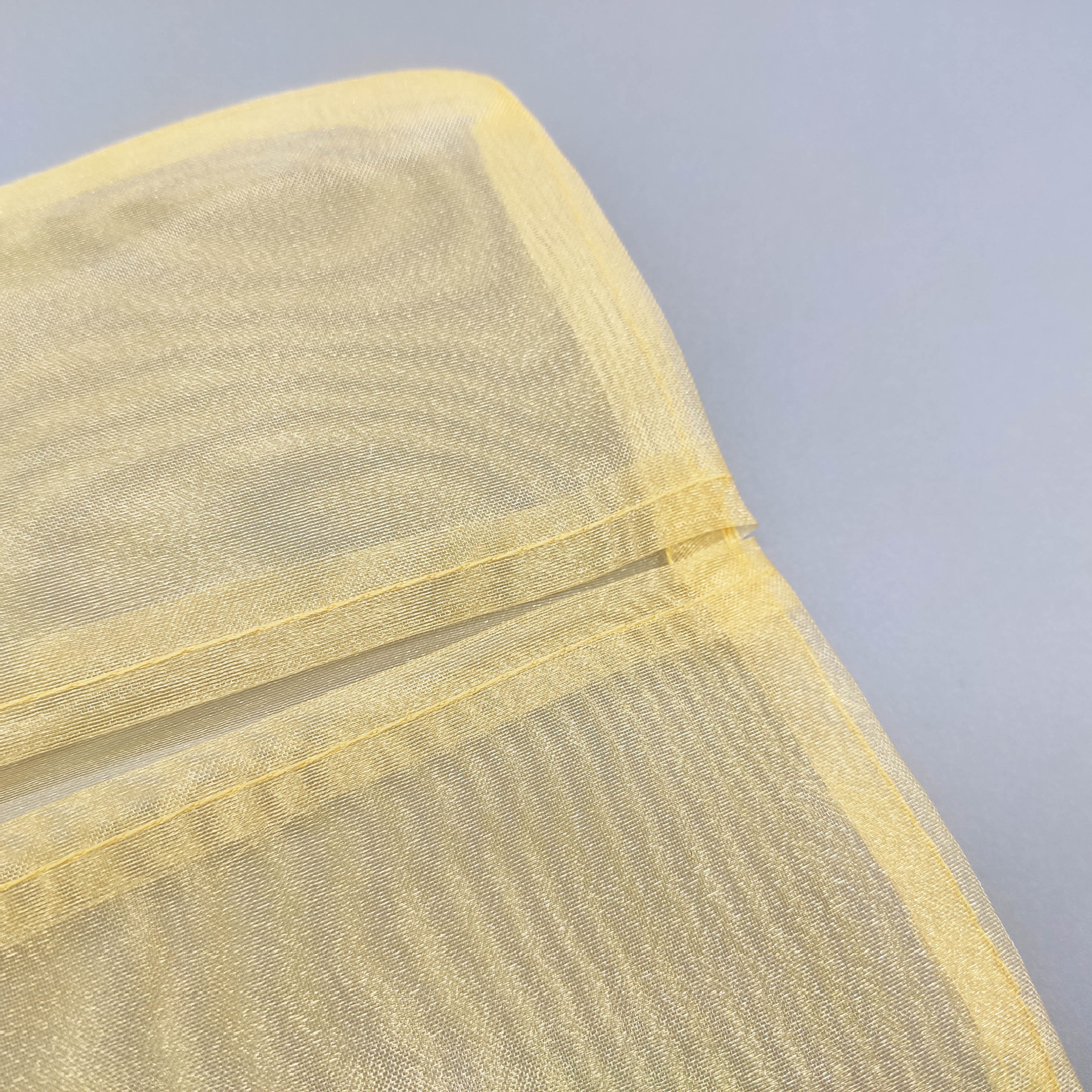 Golden organza silk scarf gift packaging, button-up gauze bag, retro cheongsam storage, three-piece gauze flip cover bag, envelope bag Application Scenario