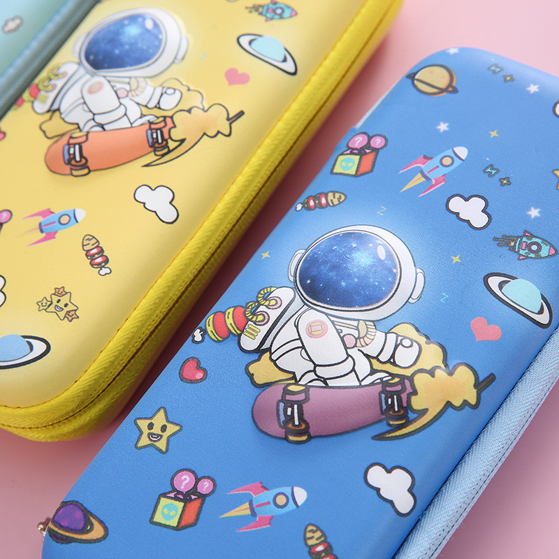 Creative Astronaut Pencil Case Cute Cartoon Eva Material Thickened Drop Resistant Children's Zipper 3D Stereoscopic Pencil Case Application Scenario