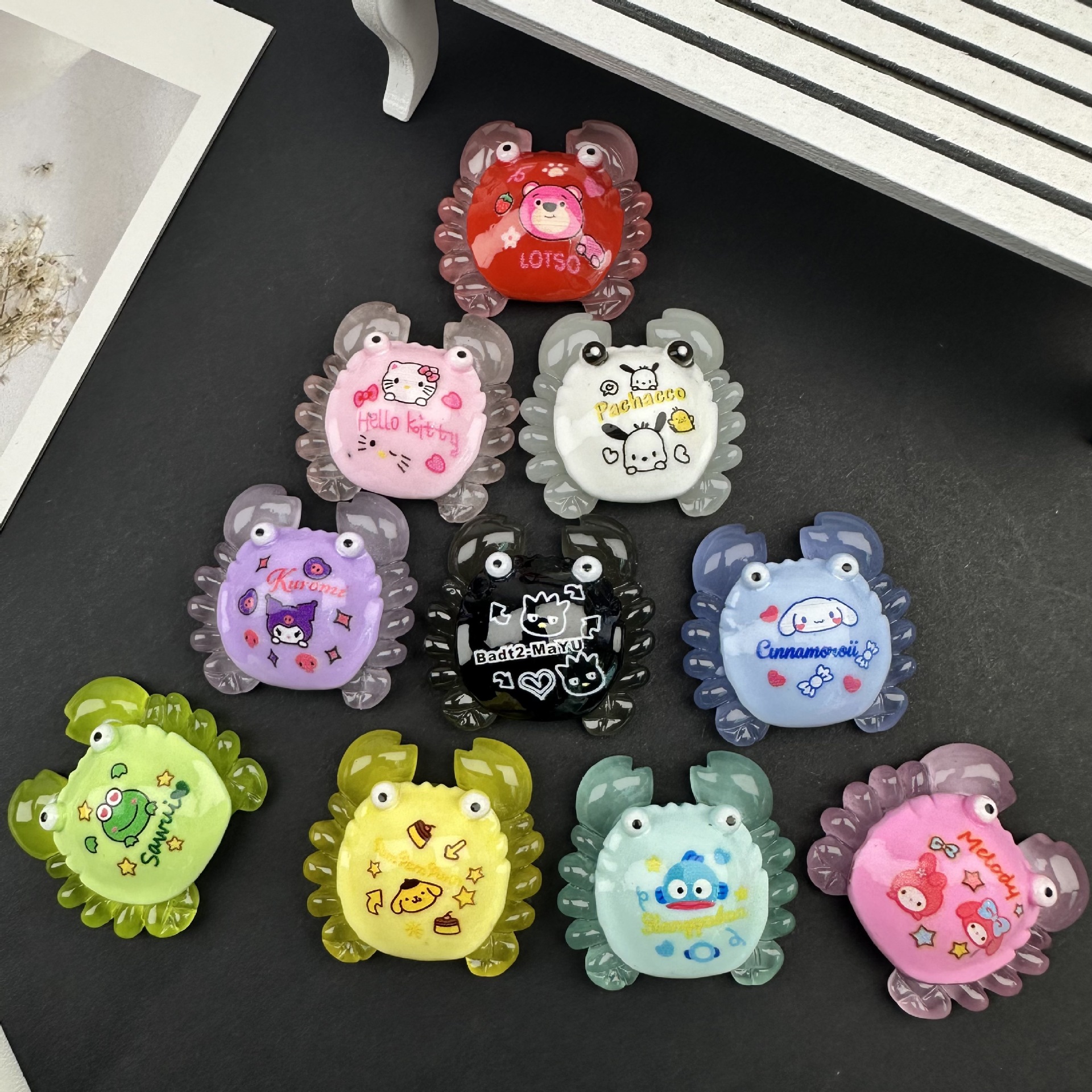 Net celebrity glow-in-the-dark crab micro-landscape creative diy decorative blind bag accessories mini car ornaments to touch the stall details Picture