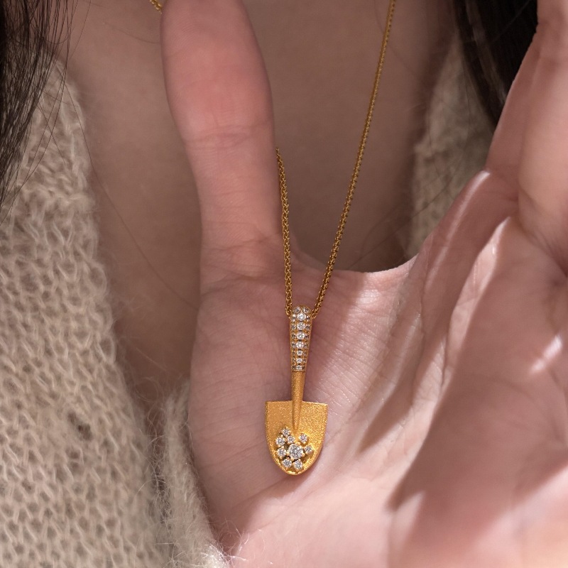 Vintage light luxury high-end brushed diamond-encrusted gold shovel necklace, fashionable and versatile, unique collarbone chain Specification image