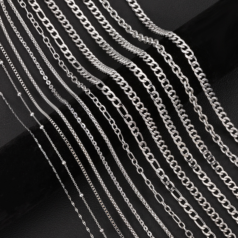 We have a wide range of titanium steel necklaces, Cuban chains, bone chains, collarbone chains, stainless steel hip-hop chains and other accessories in stock for wholesale Application Scenario