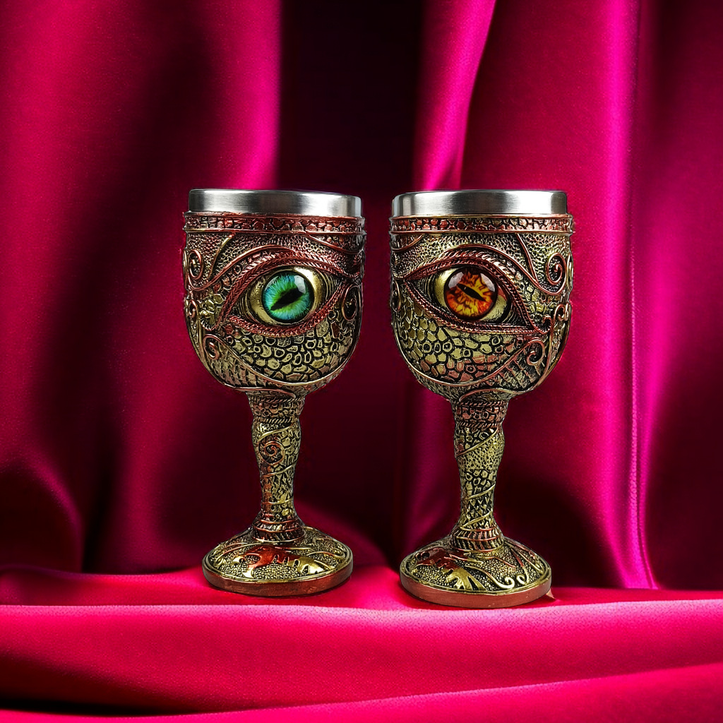 A dragon eye wine glass with a unique European medieval mythological dragon statue, a dragon eye red wine glass, and the devil's eye Application Scenario