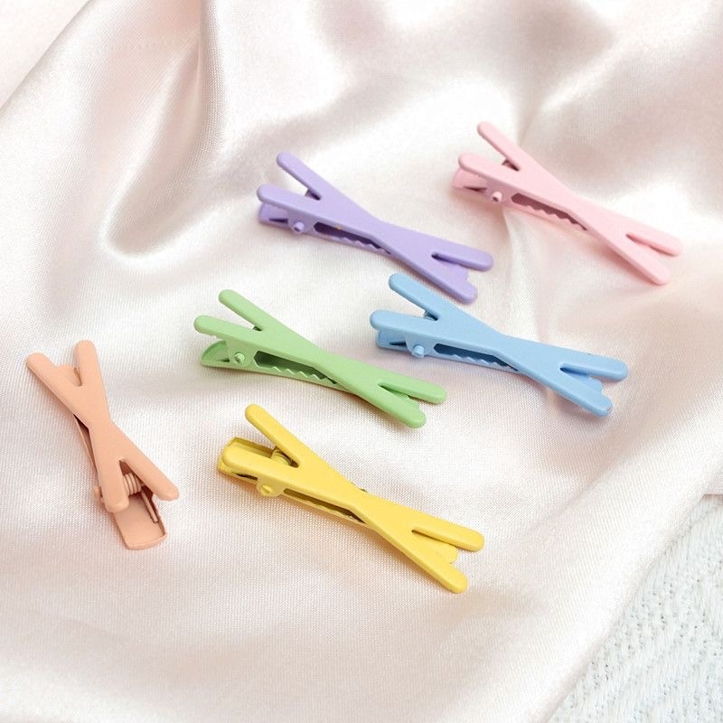 Solid color cross hair clips, fork hair clips, simple and versatile Korean children's duckbill clips, back of the head clips for girls Specification image