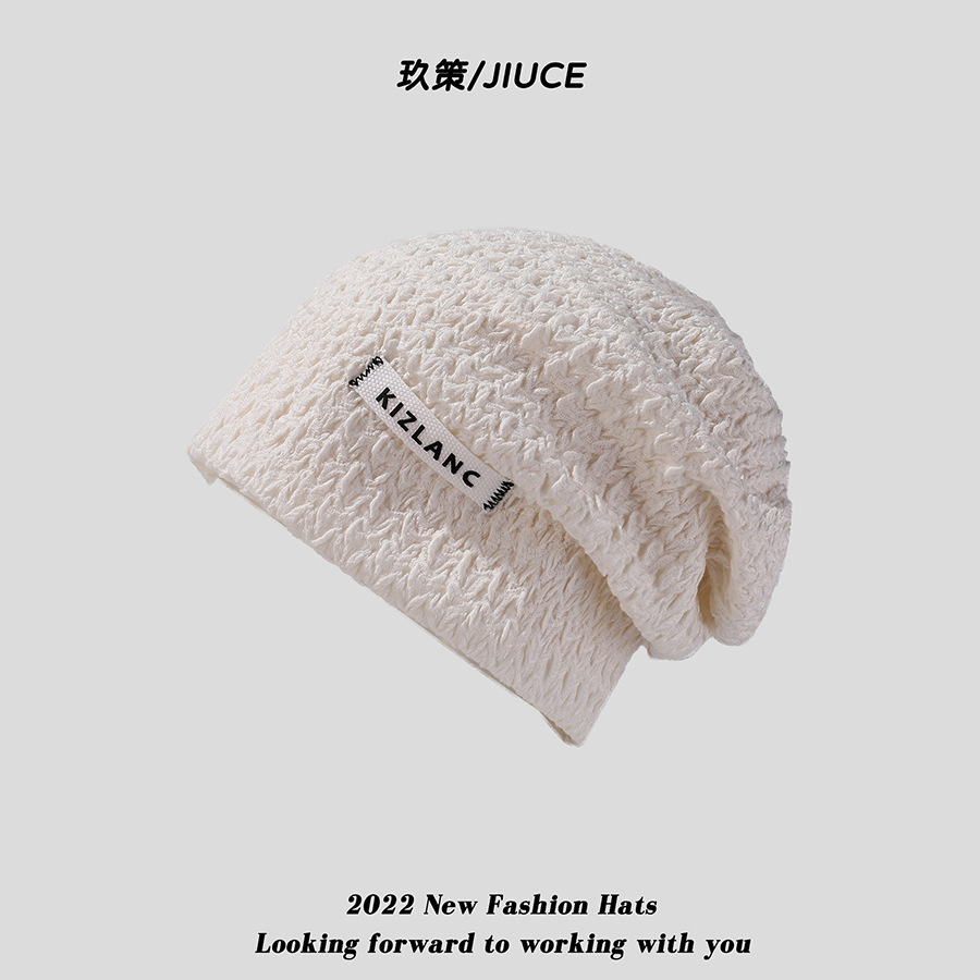 The popular moon-shaped pullover hat for women in the spring and autumn season features a thin and laid-back style with a large head collar and a loose head cap, creating a cold hat trend Specification image