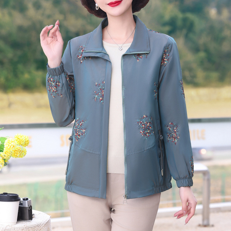 女式风衣实物图