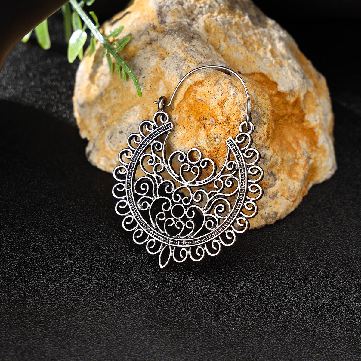 European And American Foreign Trade Retro Exaggerated Alloy Hollow Ear Hanging National Wind Flower Flower Earrings Female Carved Earrings Pendant Jewelry Specification drawing