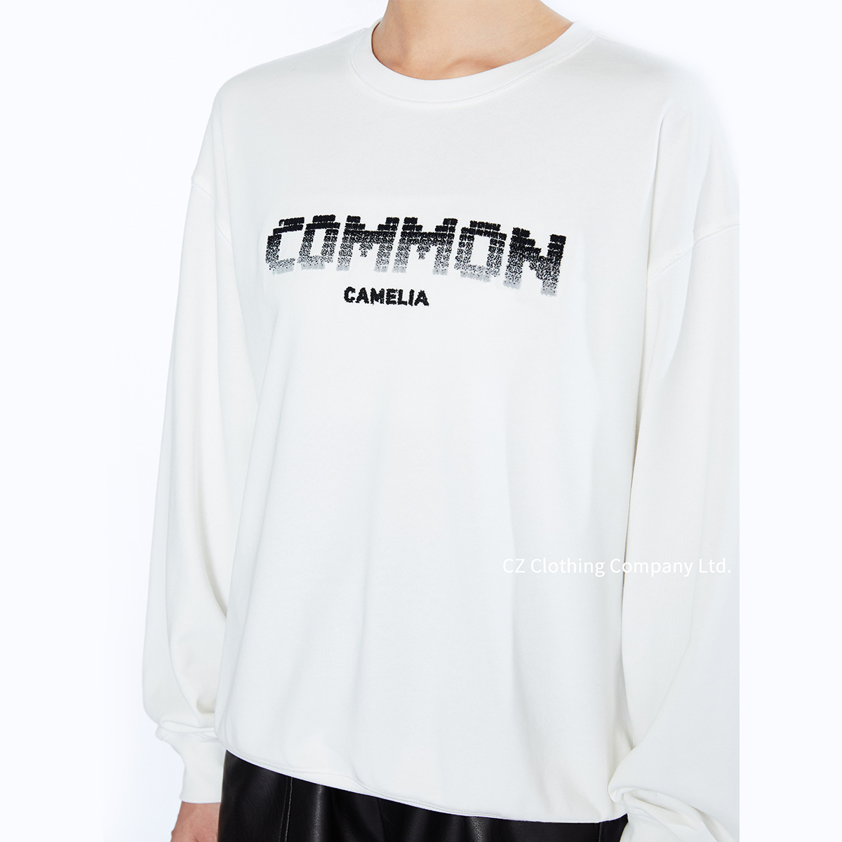 The new design of the women's hoodie with hollowed-out letter embroidery is loose Specification image