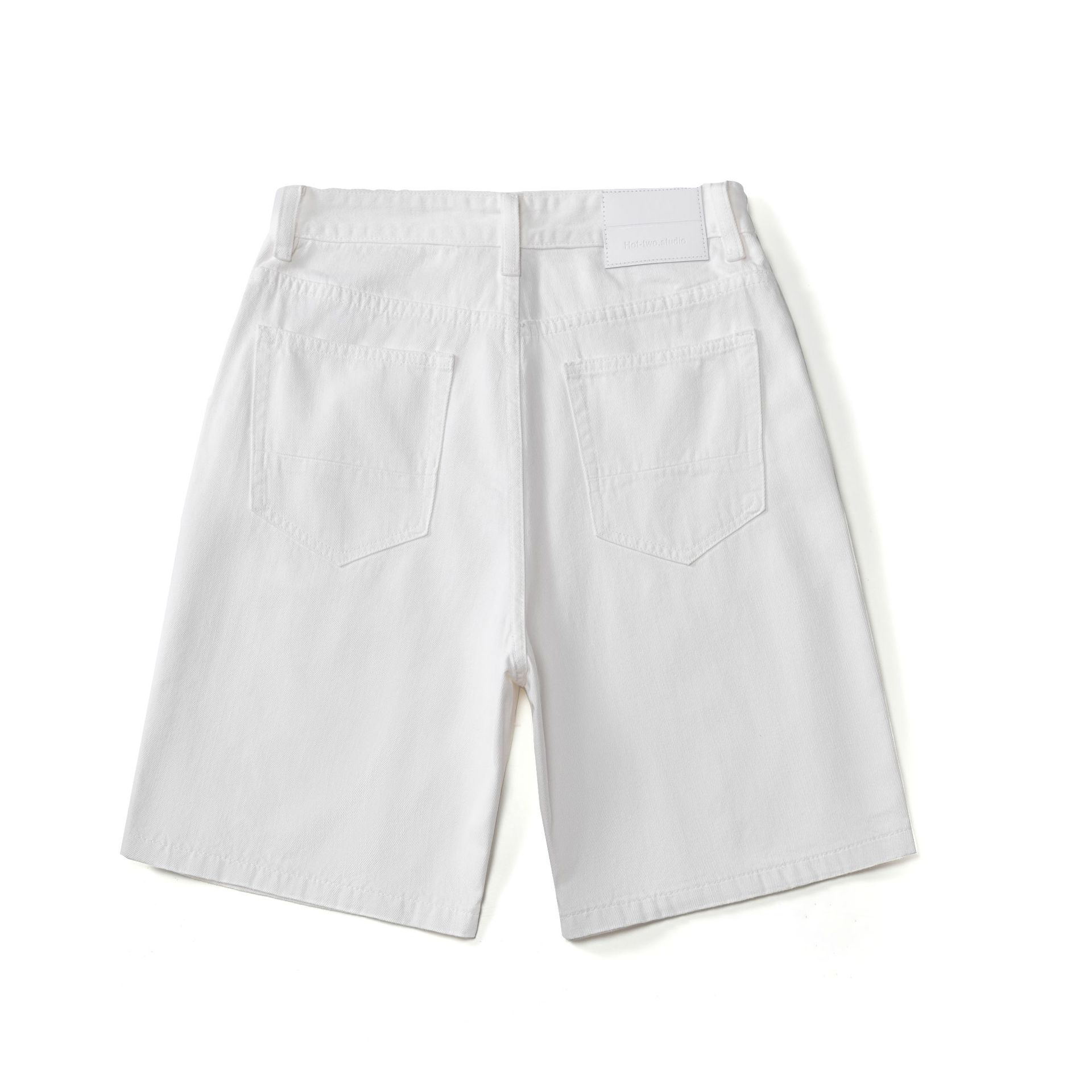 The new summer loose washed denim shorts for men are trendy, simple and versatile. They are straight-leg mid-waisted five-inch pants Item Picture